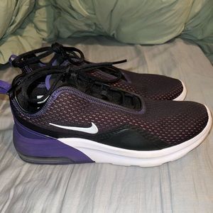 Nike Air Max Motion 2 Running Shoes. Size 10.